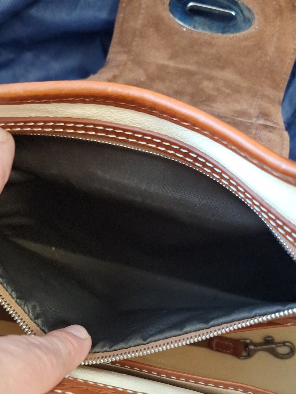 Dooney & Bourke Florentine Toscana Smooth Leather Hobo Bag Large Size - Picture 13 of 16